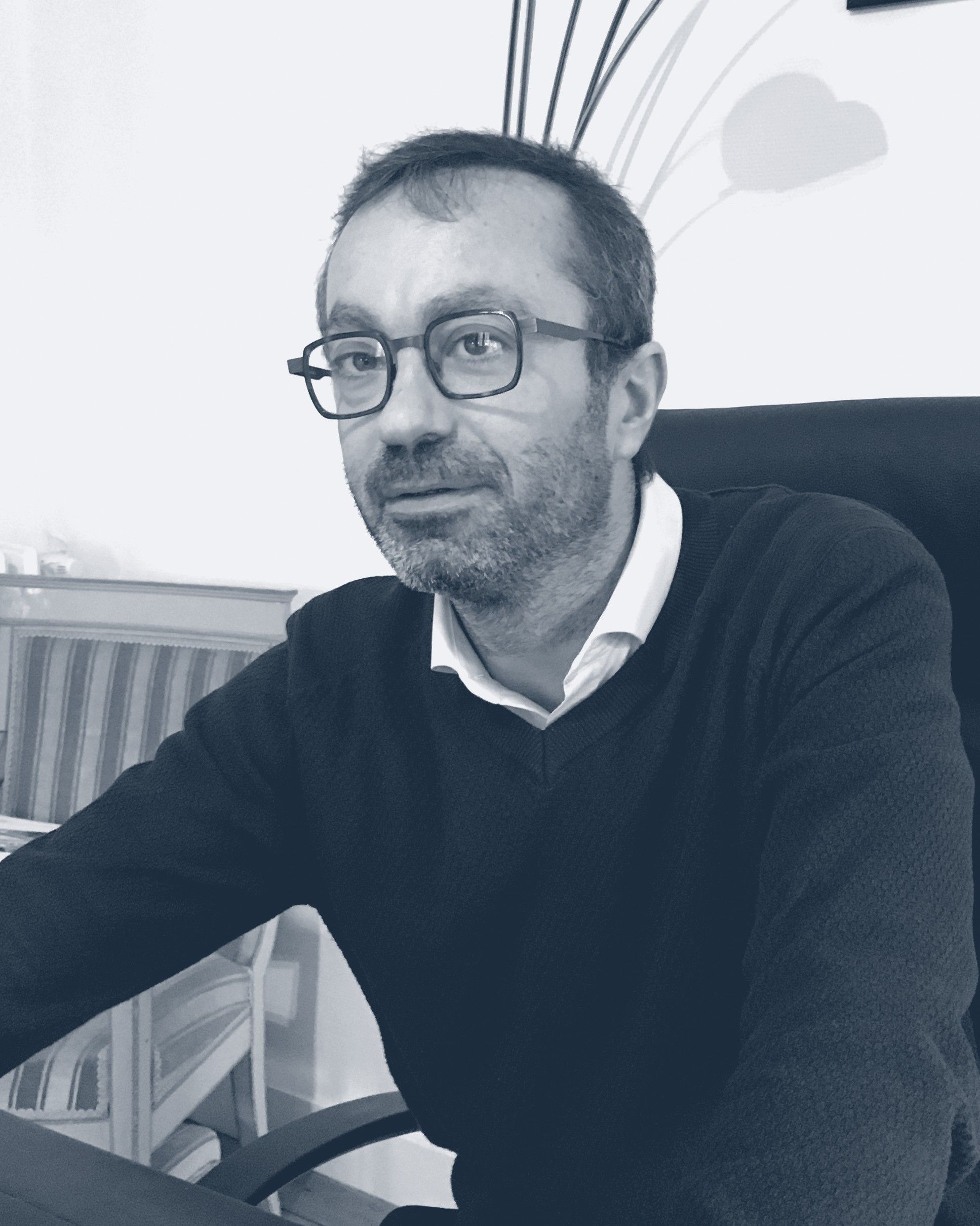 Maître Florian de Saint-Pol à son bureau